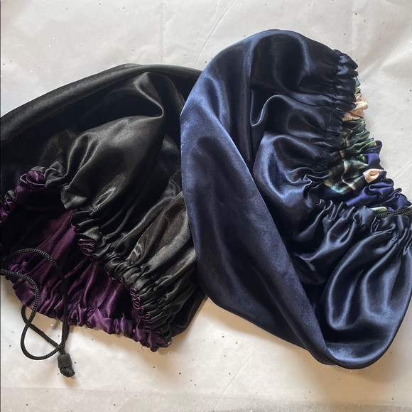 Two bonnets - Picture 2 of 3